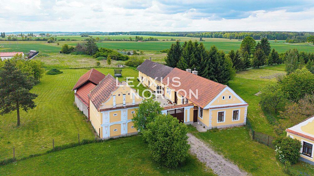 Prodej rodinného domu 450 m², pozemek 3709 m²