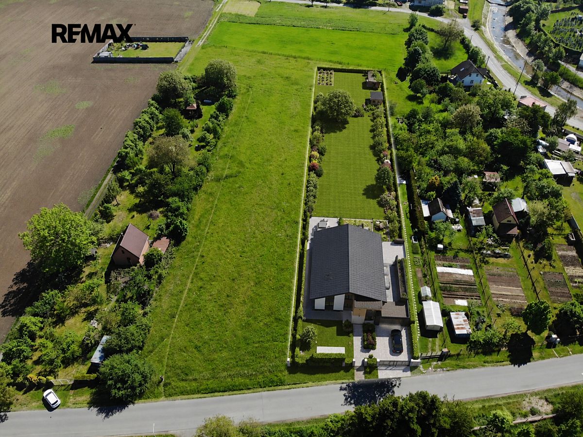 Prodej stavebního pozemku 1819 m² – fotografie 2