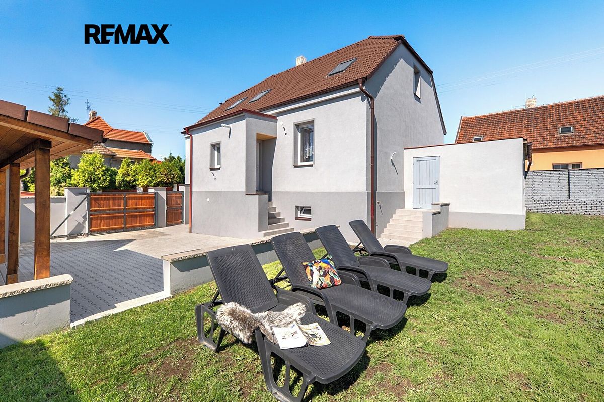 Prodej rodinného domu 200 m², pozemek 435 m² – fotografie 2