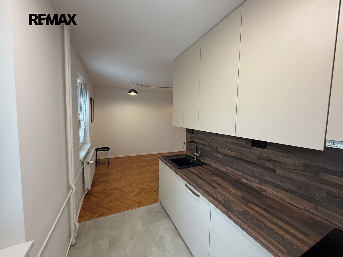 Pronájem bytu 3+kk 67 m² – fotografie 2