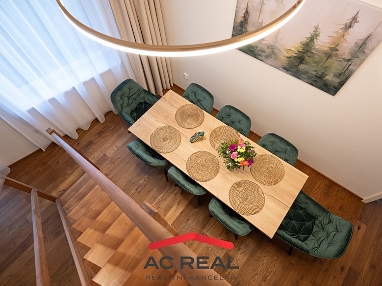 Prodej komerčního prostoru, 82 m² (2 z 20)
