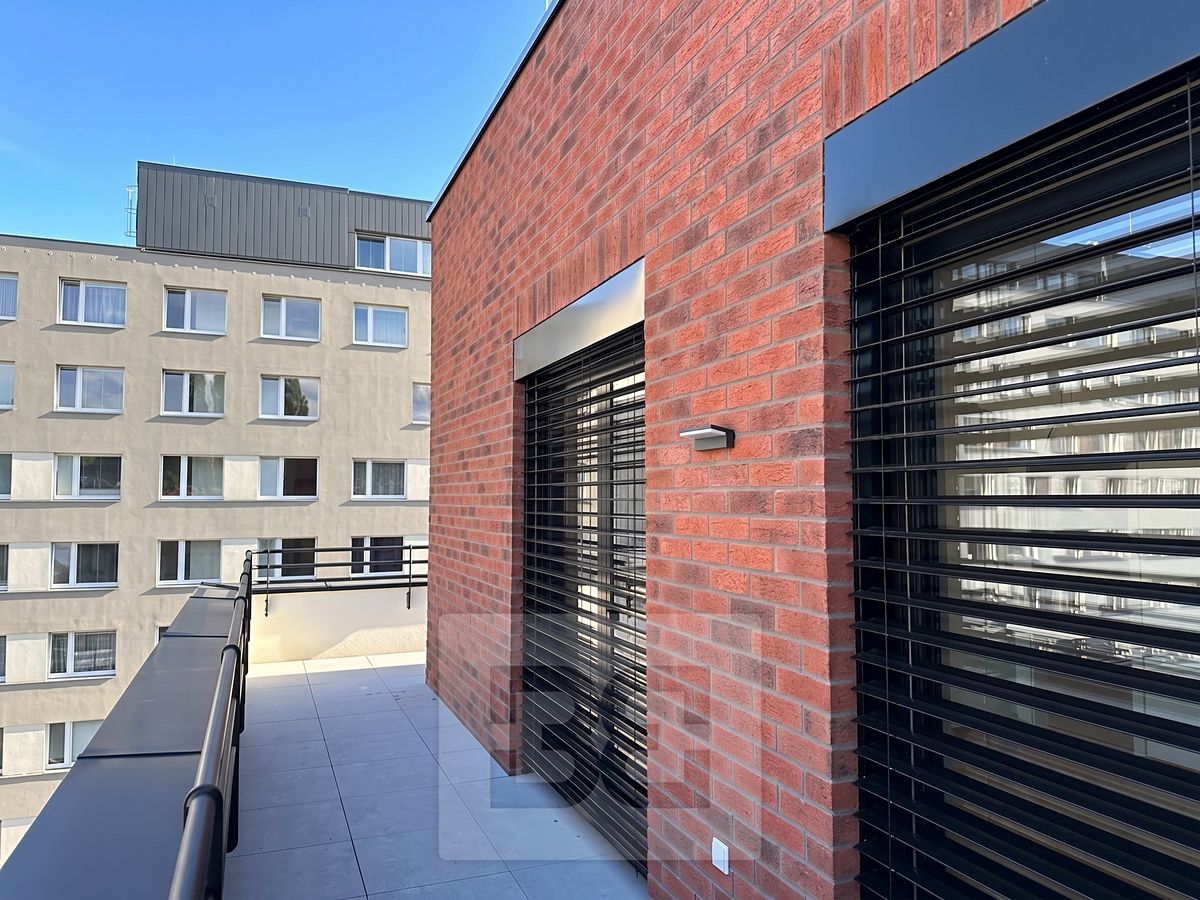 Pronájem bytu 2+kk 78 m² – fotografie 2
