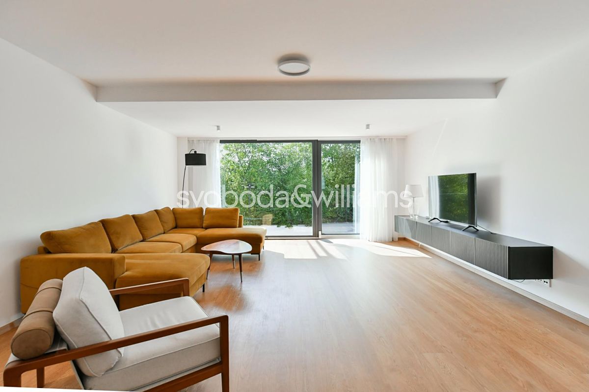 Pronájem rodinného domu 186 m², pozemek 144 m²