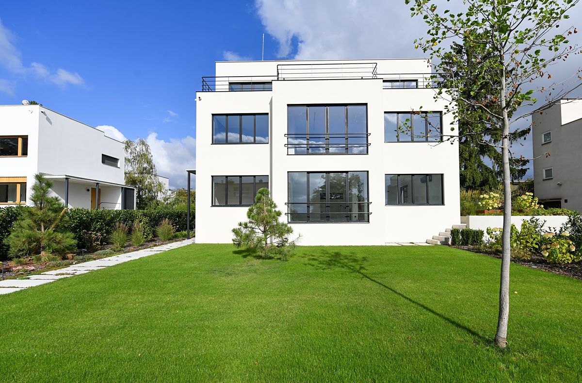 Prodej vily 382 m², pozemek 685 m² – fotografie 3