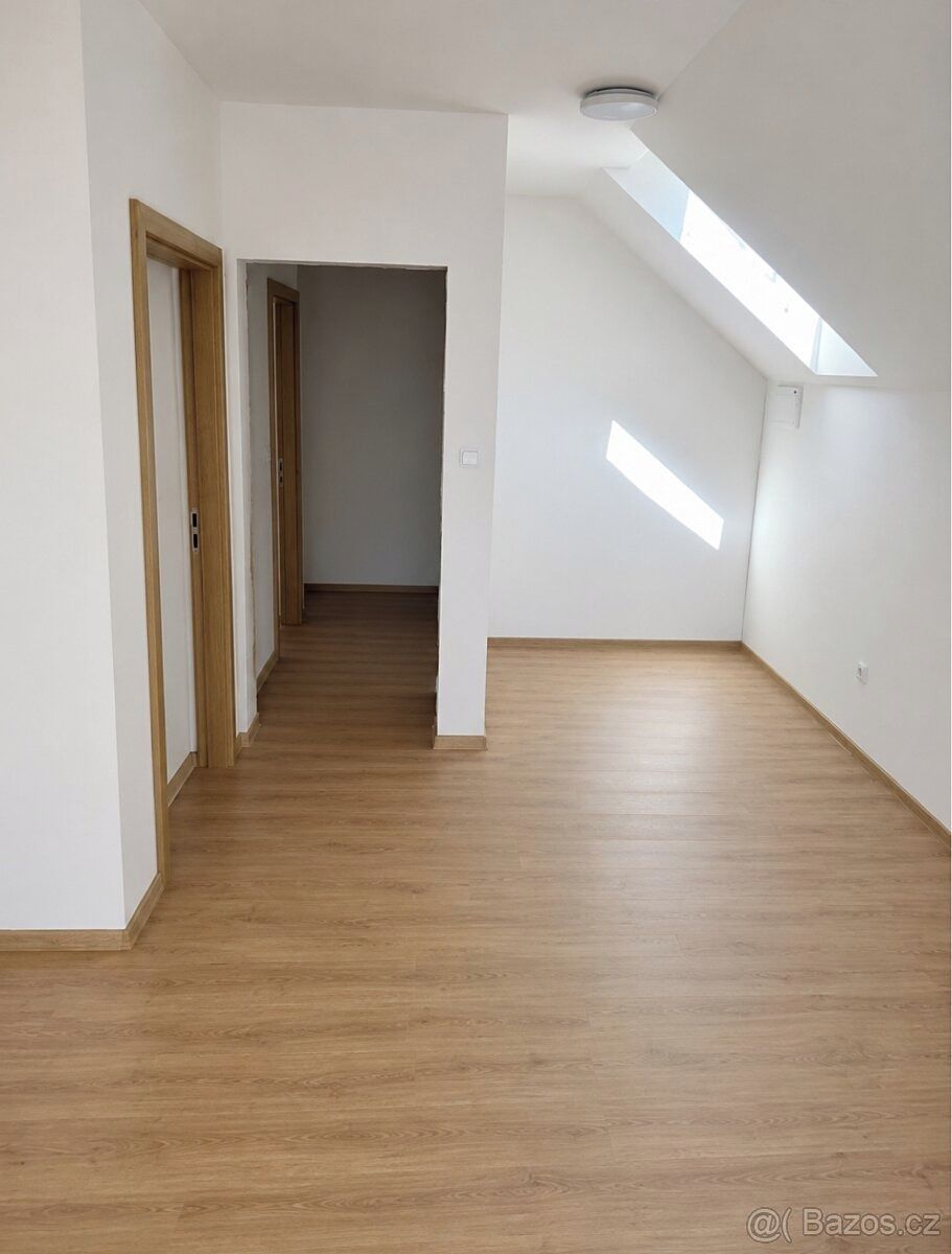 Prodej rodinného domu 170 m², pozemek 200 m² – fotografie 5