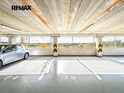 Pronájem garážového stání 12 m²