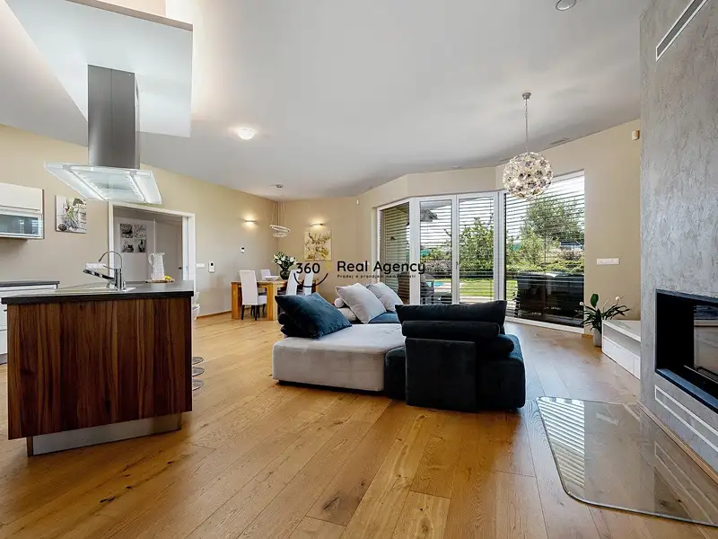 Prodej rodinného domu 214 m², pozemek 1240 m², Trnová – náhled fotky 2