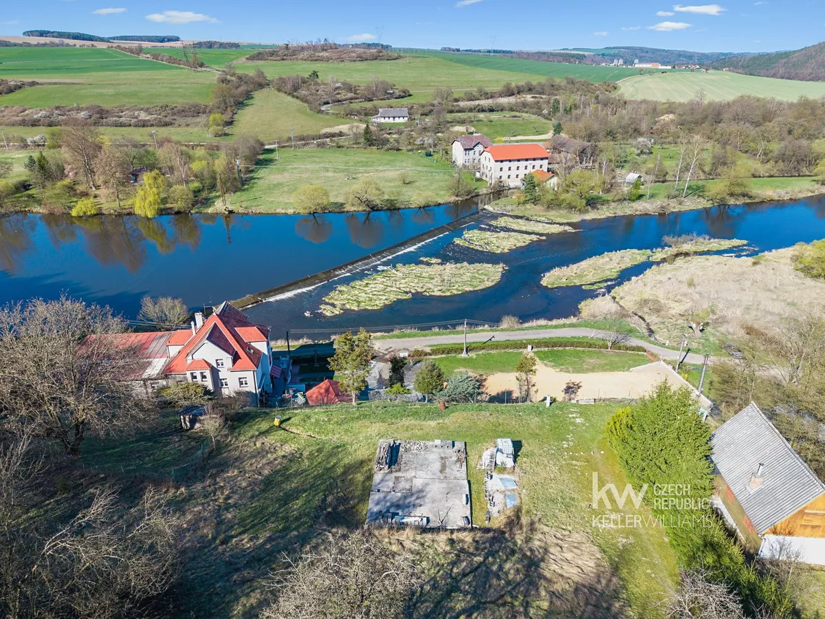 Prodej stavebního pozemku 1525 m²