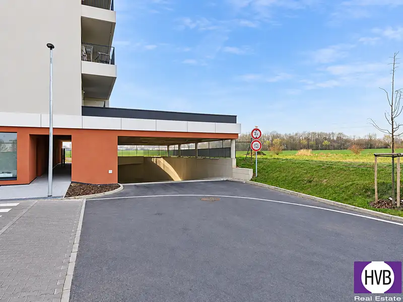 Prodej garážového stání 12 m², Praha – náhled fotky 3