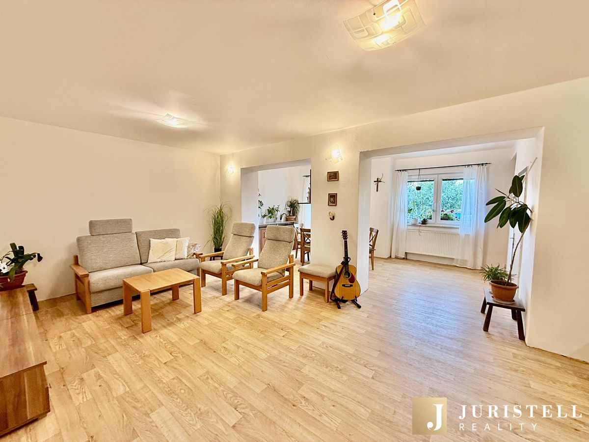 Prodej rodinného domu 187 m², pozemek 196 m² – fotografie 2