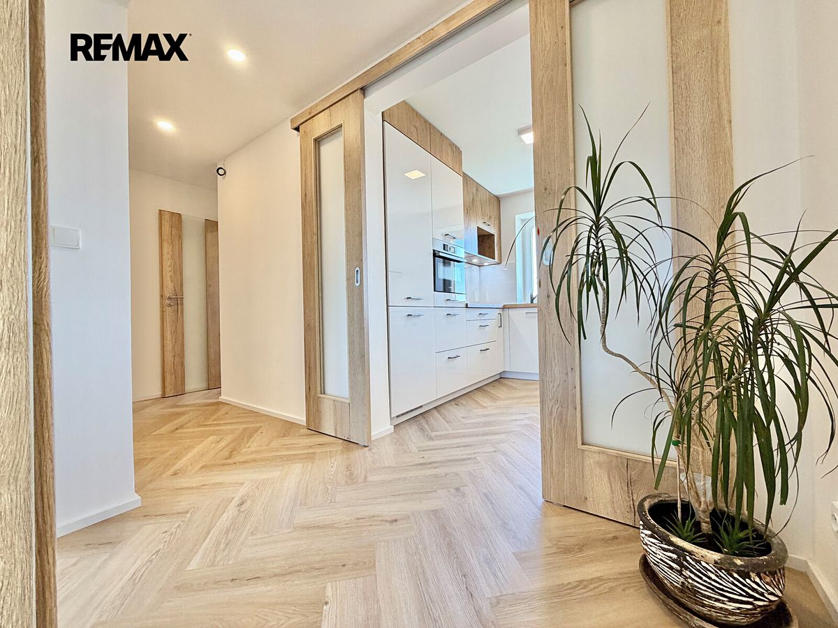 Pronájem bytu 3+kk 60 m² – fotografie 2