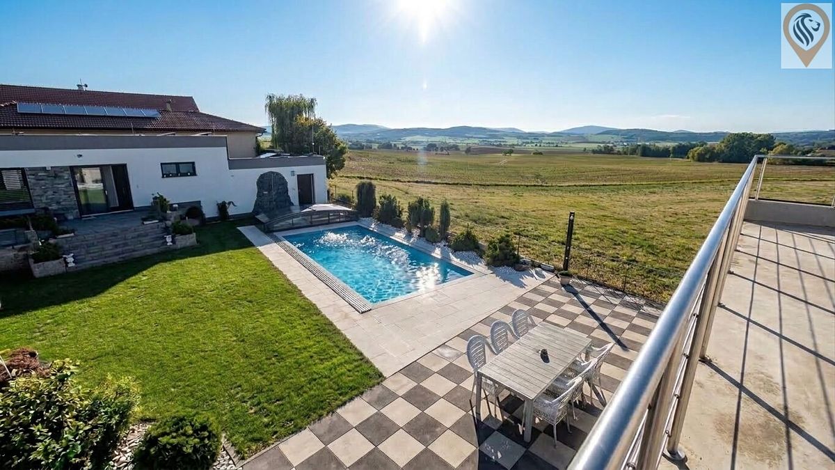 Prodej rodinného domu 256 m², pozemek 1327 m² – fotografie 3