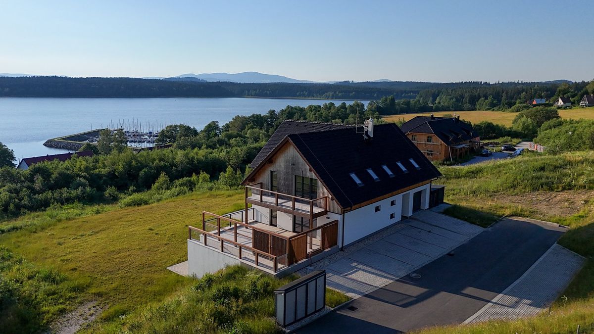 Prodej vícegeneračního domu 602 m², pozemek 2000 m² – fotografie 2