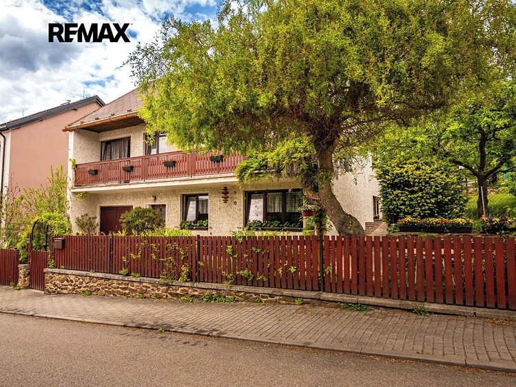 Haus zum Kauf, 306 m² (2 von 41)