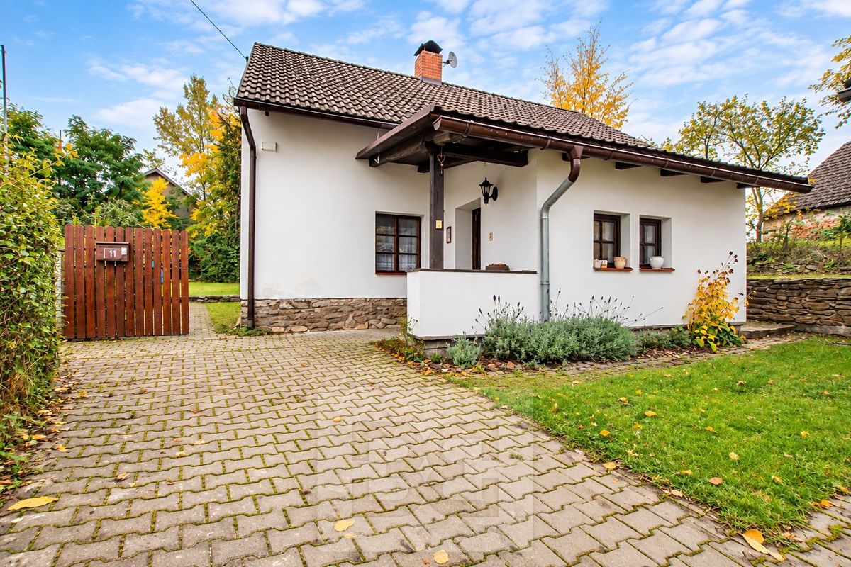 Pronájem rodinného domu 107 m², pozemek 693 m² – fotografie 3