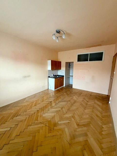 Pronájem bytu 1+kk 30 m² – fotografie 3