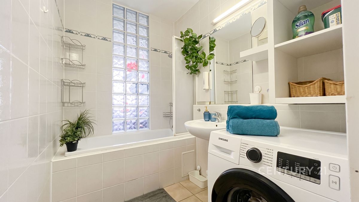 Pronájem bytu 2+1 60 m² – fotografie 3