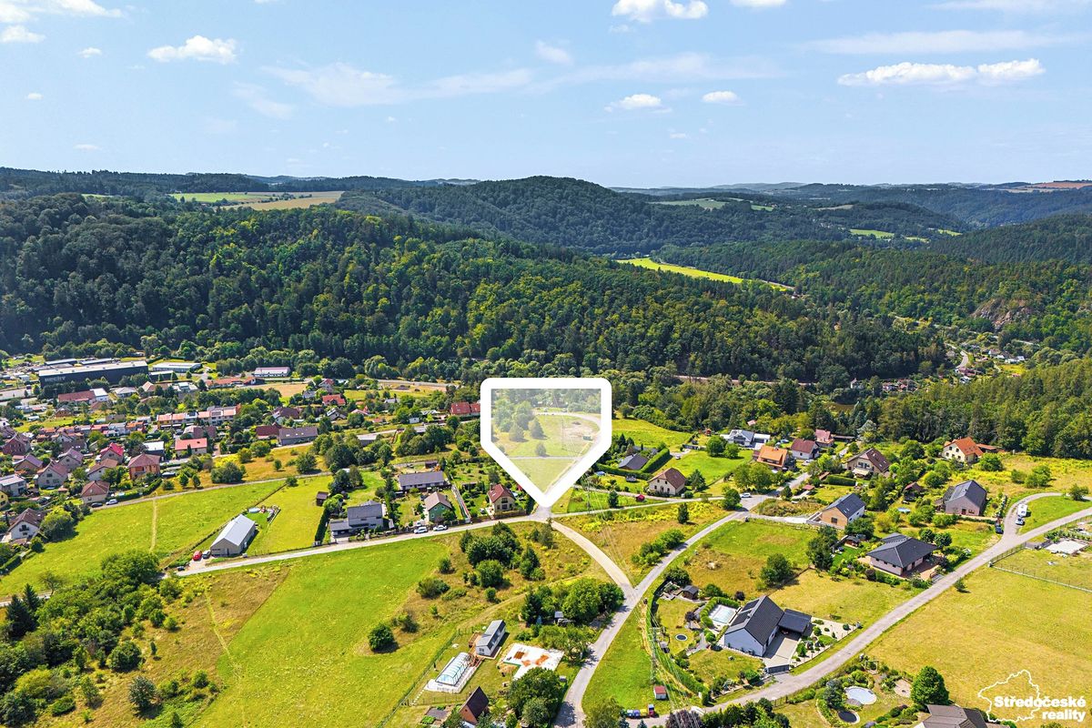 Prodej stavebního pozemku 921 m² – fotografie 2