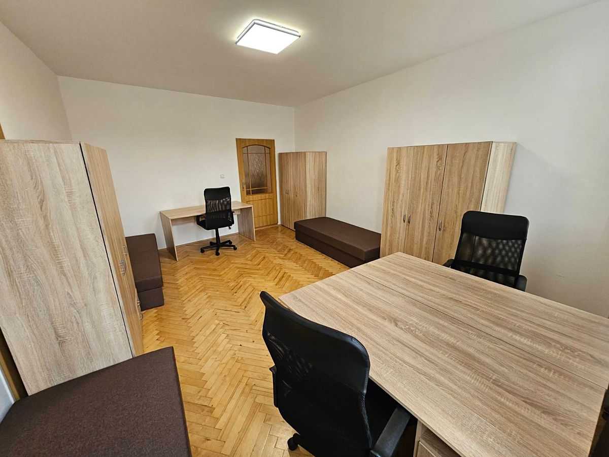 Pronájem bytu pokoje 120 m² – fotografie 4
