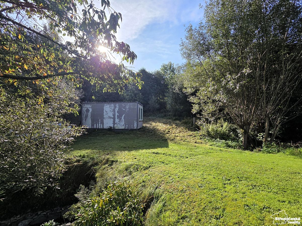 Prodej stavebního pozemku 1032 m² – fotografie 2