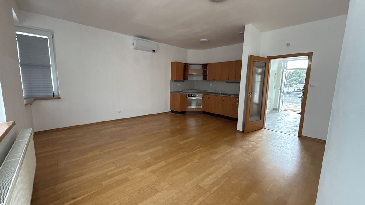 Pronájem kanceláře 66 m² – fotografie 4