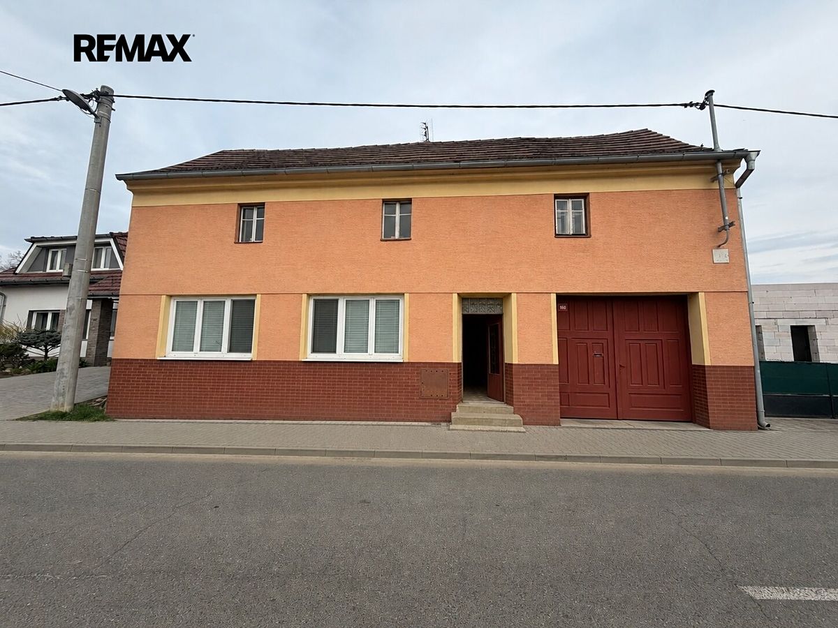 Prodej rodinného domu 218 m², pozemek 890 m²