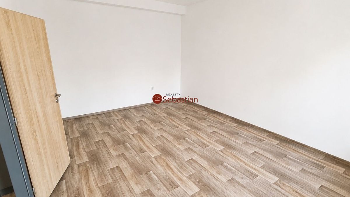 Pronájem bytu 1+kk 53 m² – fotografie 4