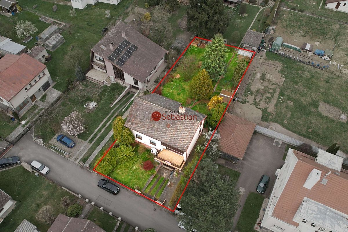 Prodej rodinného domu 300 m², pozemek 739 m² – fotografie 3