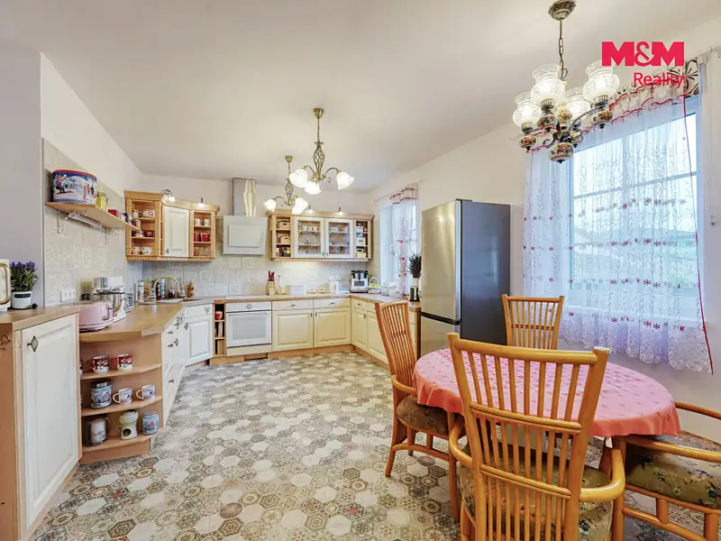 Prodej rodinného domu 359 m², pozemek 581 m², Strážov – náhled fotky 2