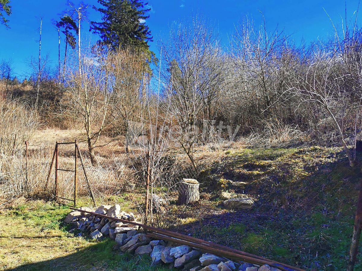 Prodej stavebního pozemku 1975 m² – fotografie 2