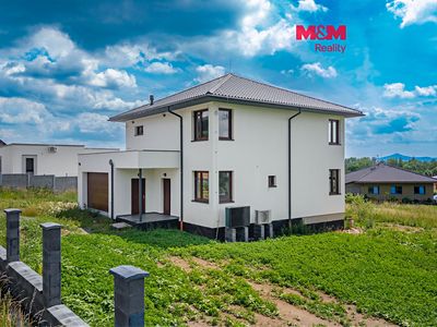 Prodej rodinného domu 200 m², pozemek 1676 m²