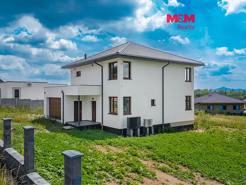 Prodej rodinného domu 200 m², pozemek 1676 m², Krupka – náhled fotky 1