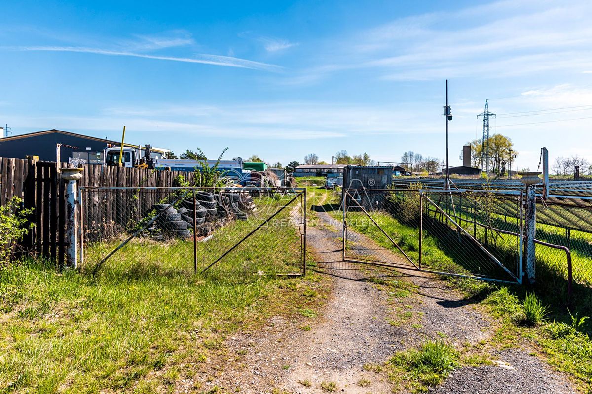 Prodej komerčního pozemku 2769 m² – fotografie 3