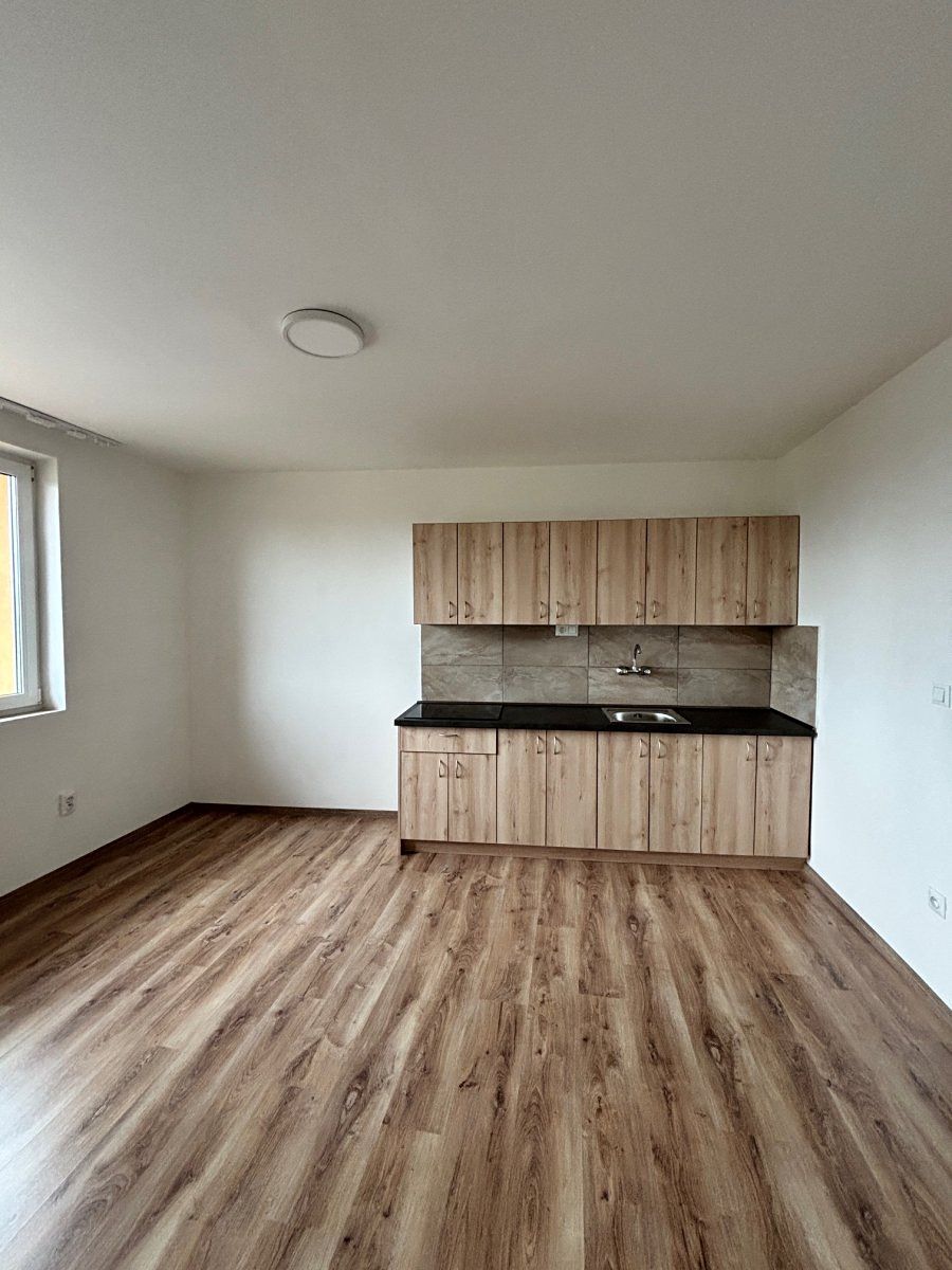 Pronájem bytu 2+kk 40 m² – fotografie 2