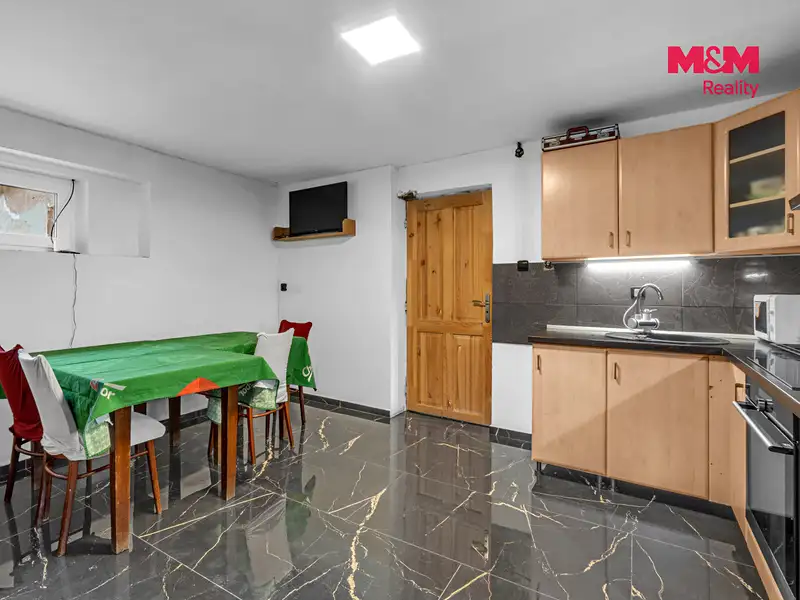 Prodej rodinného domu 220 m², pozemek 549 m², Luže – náhled fotky 2