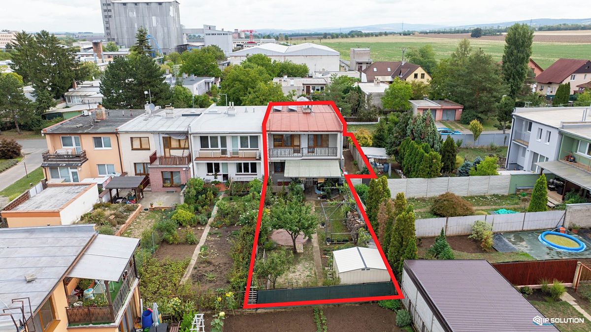 Prodej rodinného domu 262 m², pozemek 311 m² – fotografie 2