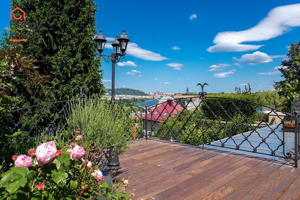 Pronájem bytu 6 pokojů a více 240 m²