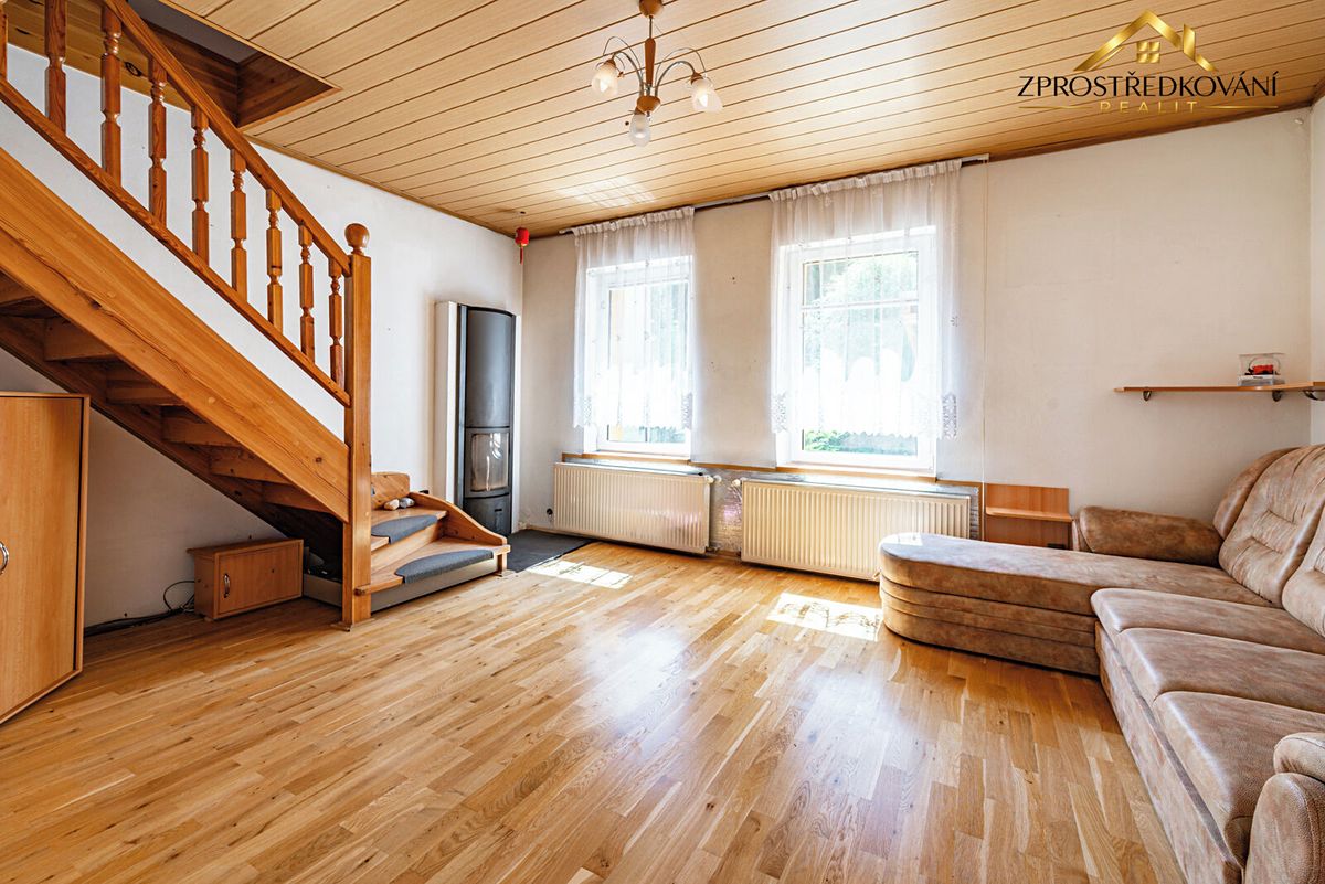 Prodej rodinného domu 259 m², pozemek 605 m² – fotografie 3