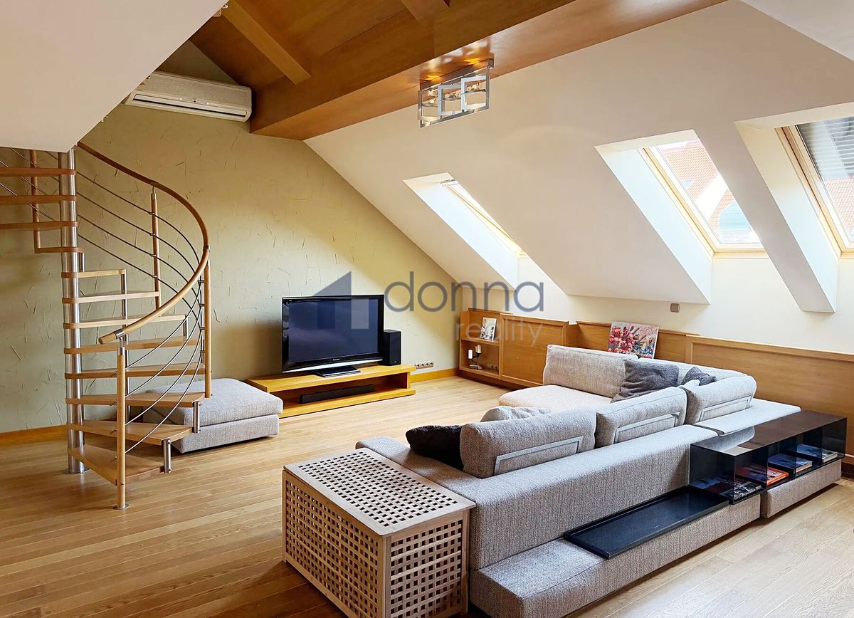 Pronájem bytu 3+kk 157 m²