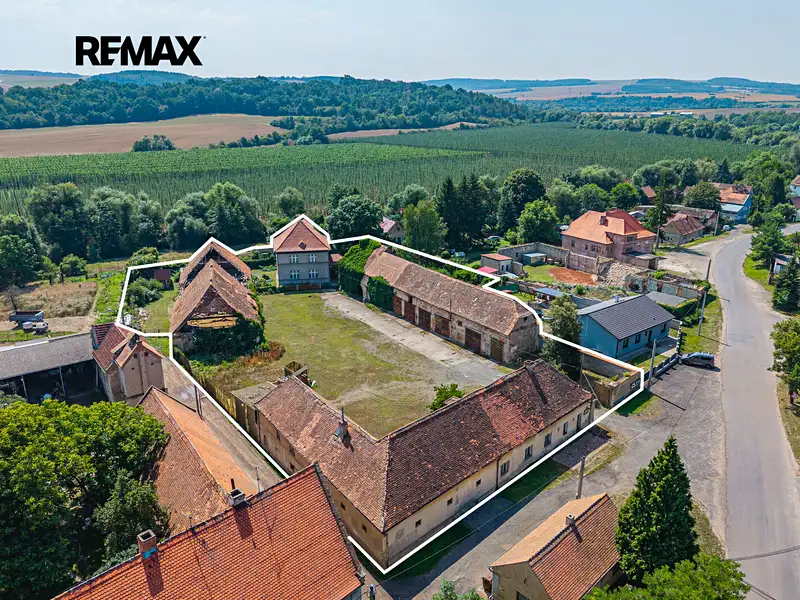 Prodej vícegeneračního domu 400 m², pozemek 6191 m², Blšany – náhled fotky 1
