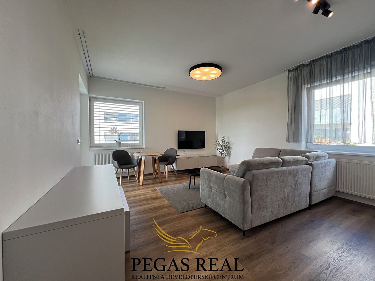Pronájem bytu 2+kk 58 m² – fotografie 3
