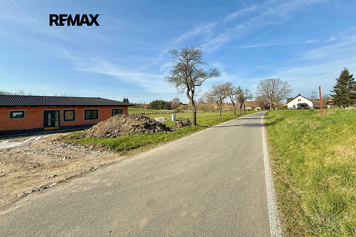 Prodej stavebního pozemku 2793 m² – fotografie 2