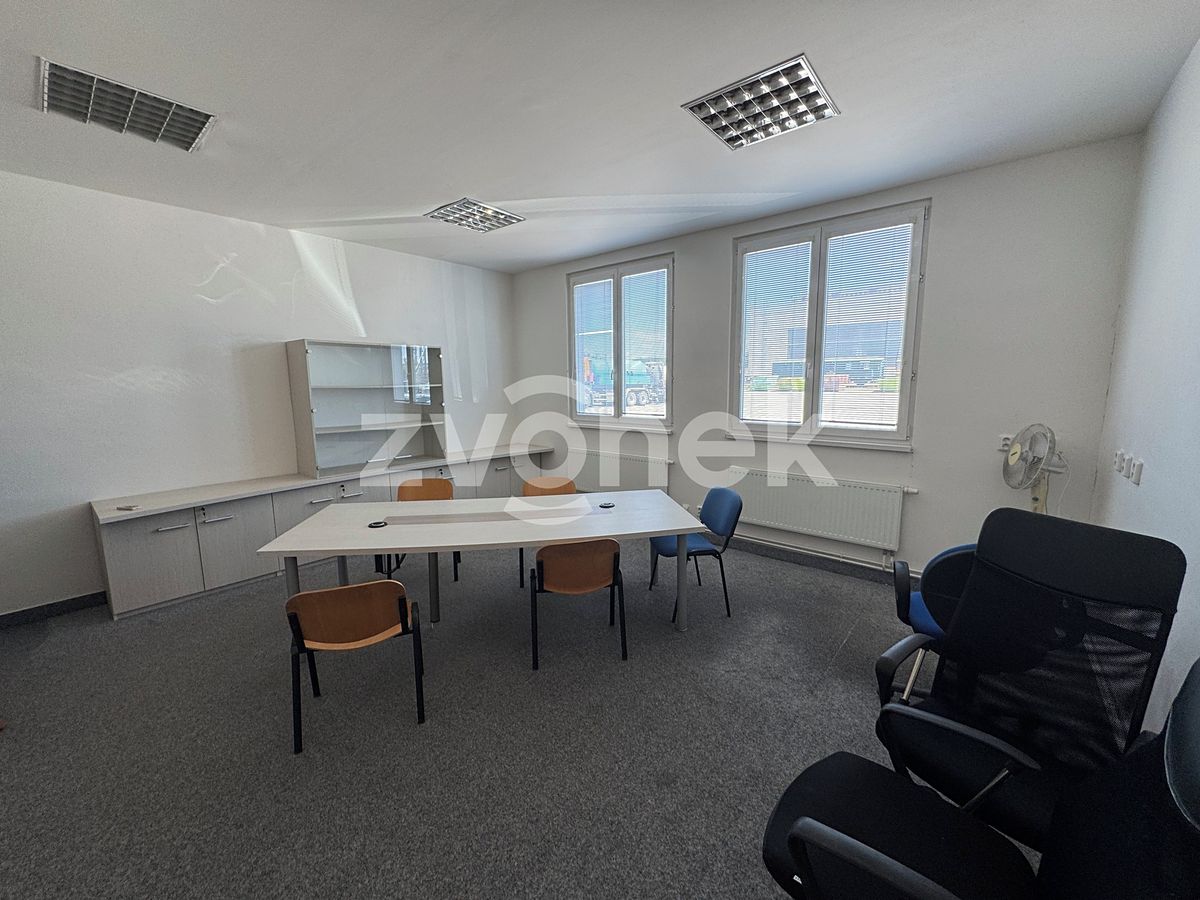 Pronájem komerční nemovitosti 2054 m² – fotografie 3