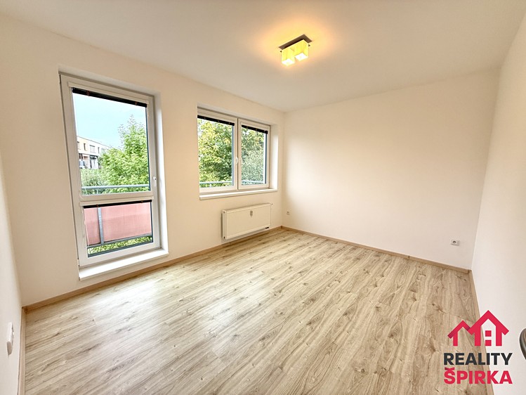 Pronájem bytu 4+kk, 84 m² (8 z 16)