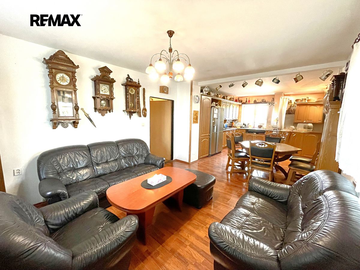 Prodej vícegeneračního domu 450 m², pozemek 754 m² – fotografie 2