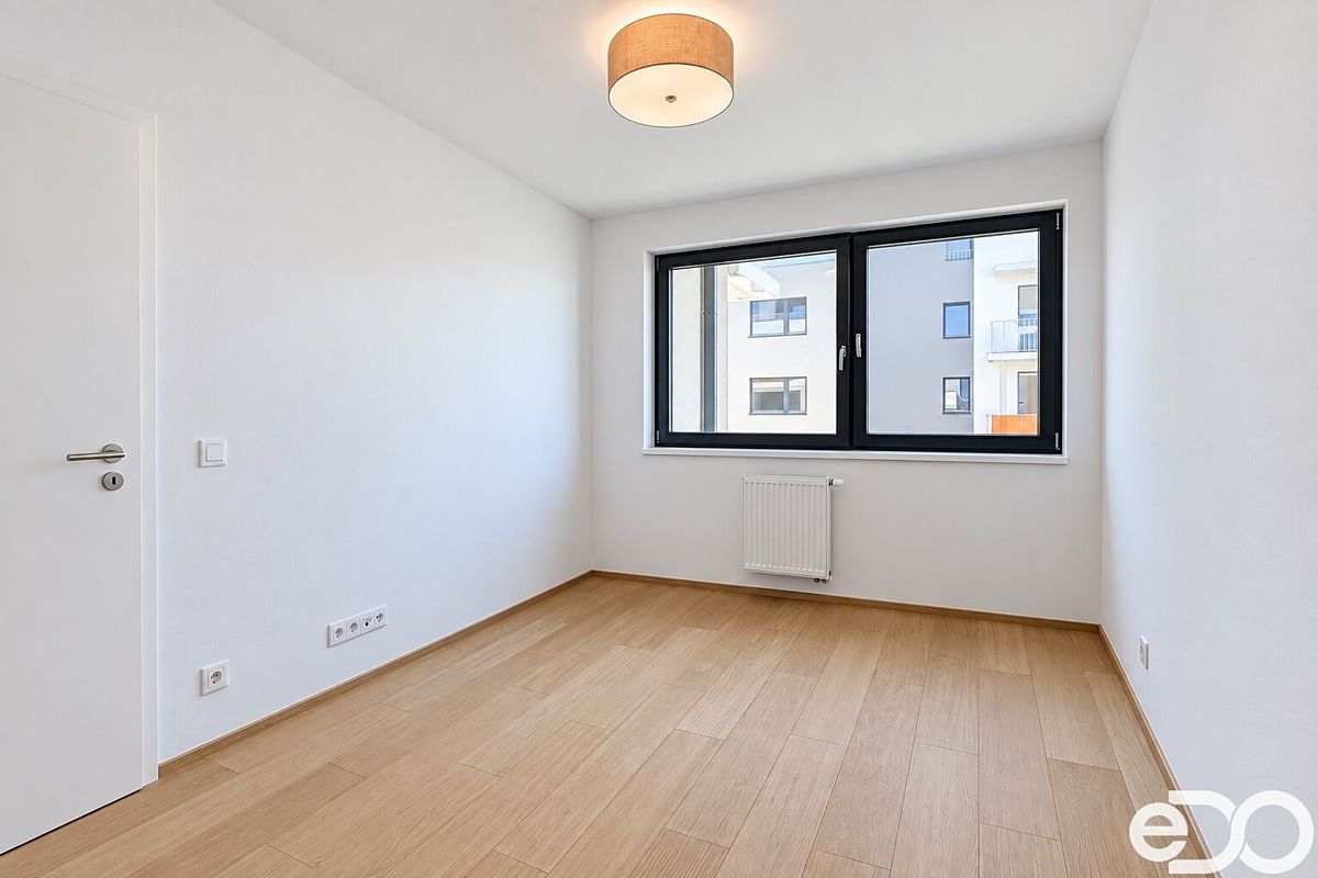 Pronájem bytu 2+kk 61 m² – fotografie 3