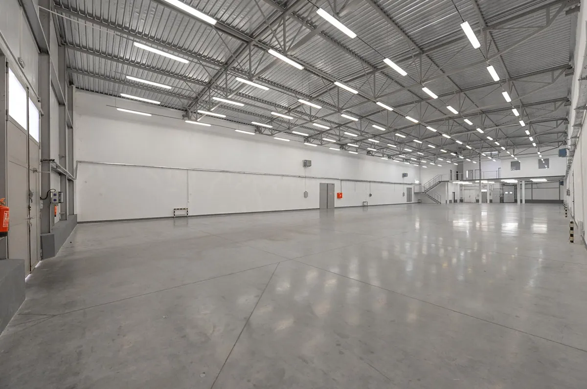 Pronájem skladového prostoru 1395 m²
