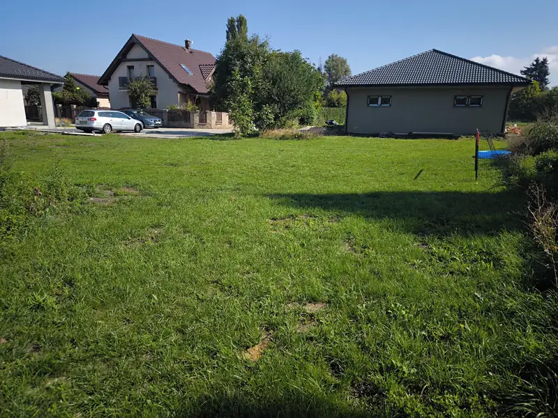 Prodej stavebního pozemku 926 m², Veliká Ves – náhled fotky 1