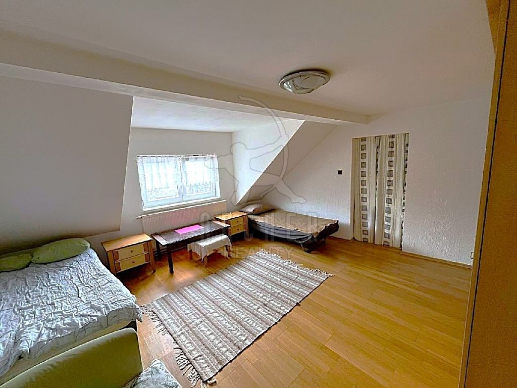 Prodej bytu 4+1 90 m², Dalovice – fotka 1 z 3