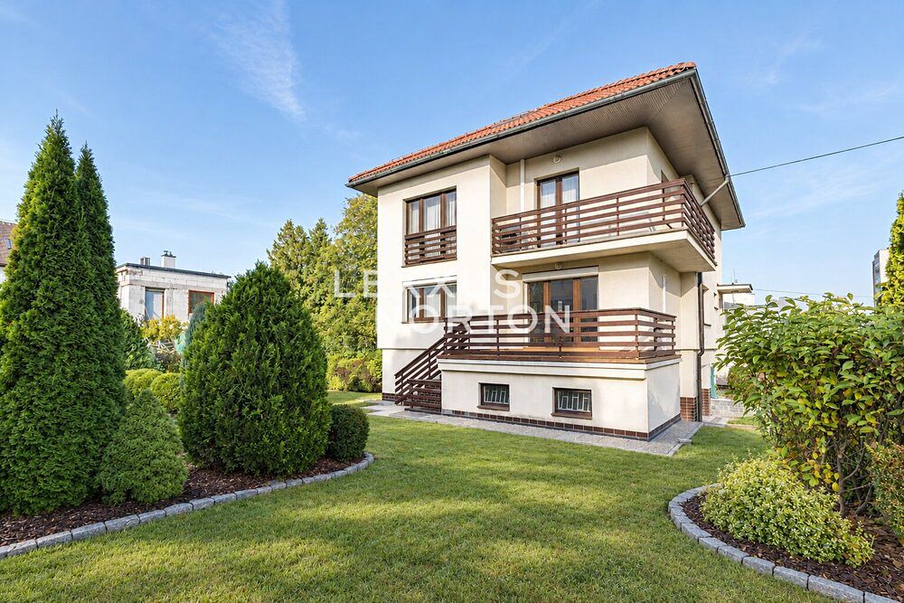 Pronájem rodinného domu 273 m², pozemek 824 m²
